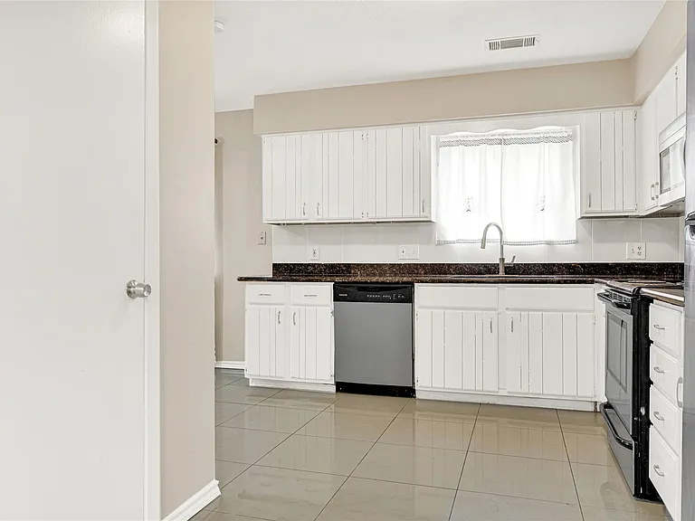 11826 Oceanview St — Photo 12