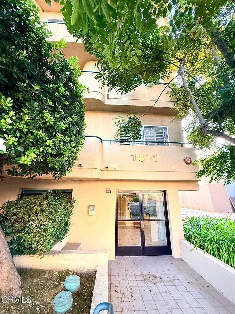 3 bed, 3.0 bath, 1500 sqft, $4,250 — Photo 1