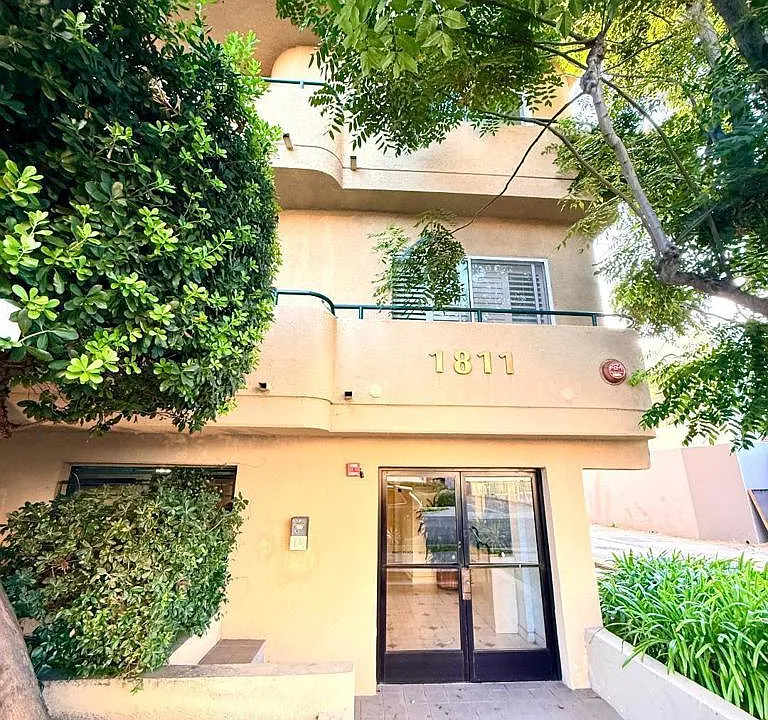 1811 Manning Ave #201