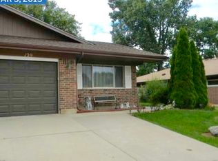 129 Virginia Ct, Streamwood, IL 60107