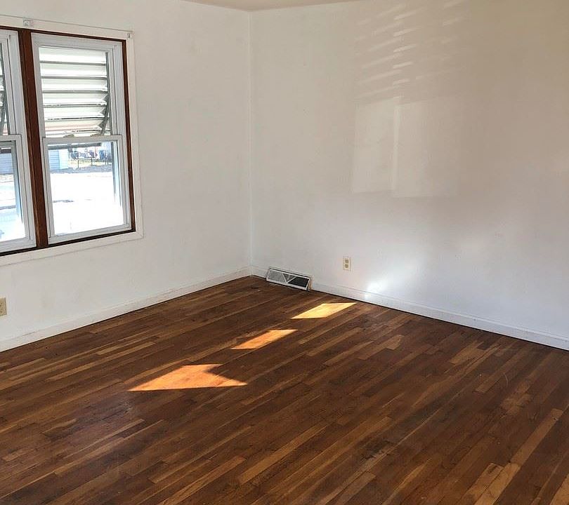 1st image of 301 N 1st St #B