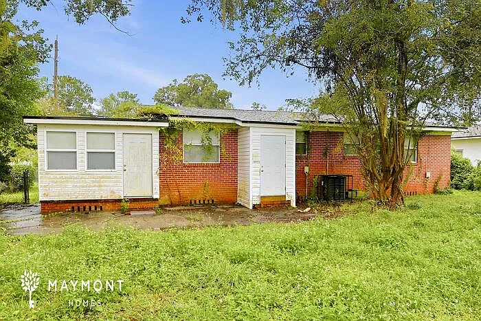 3 bed, 1.5 bath, 1056 sqft, $1,345 — Photo 2