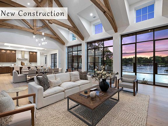 2nd image of 559 Crestwood Dr