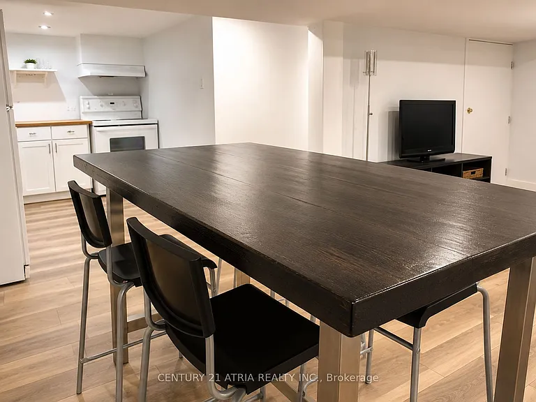 2 Crystal Cres — Photo 9