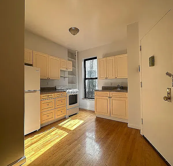 416 W 56th St #17 — Photo 1