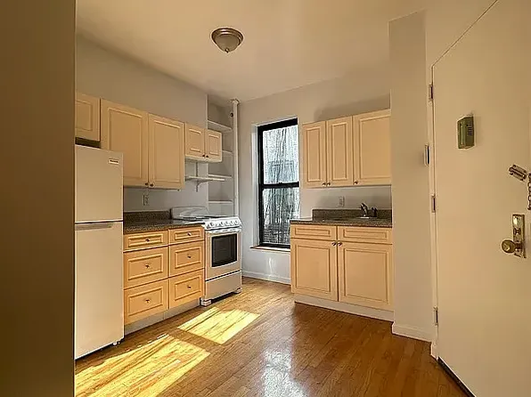 416 W 56th St APT 17, New York, NY 10019