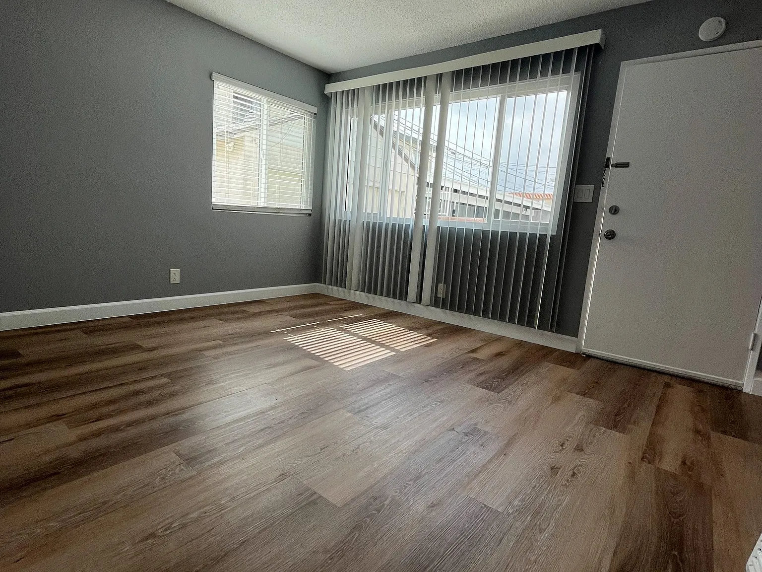 4082 W. 142nd St — Photo 3