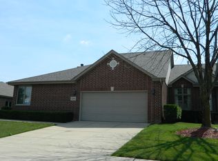 1341 Chestnut Xing, Lemont, IL 60439