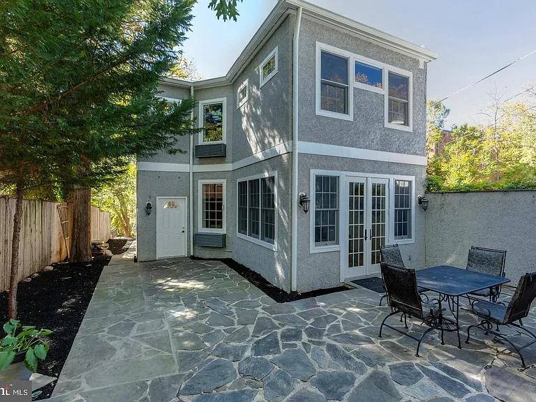 4457 Macarthur Blvd NW — Photo 30