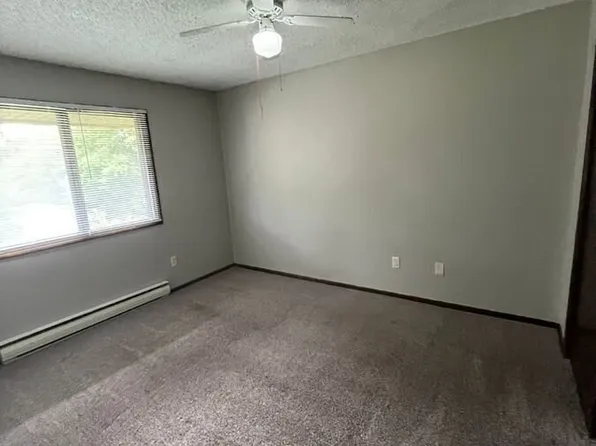 719 1st St S #5, Newton, IA 50208