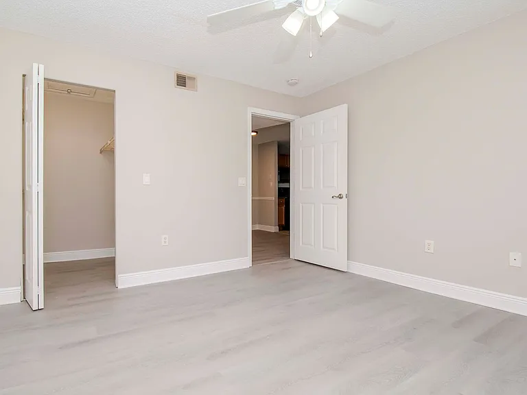 202 Lake Parsons Grn #207 — Photo 11
