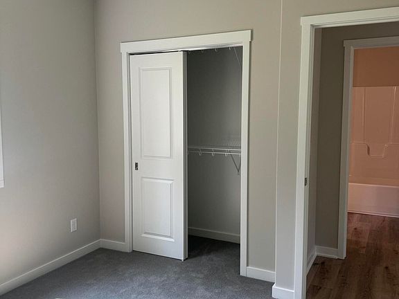 4th image of 1081 Sophia St