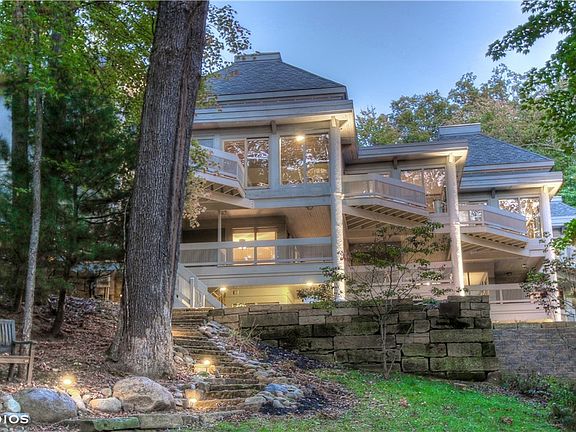 3rd image of 933 Top Of The Hill Rd