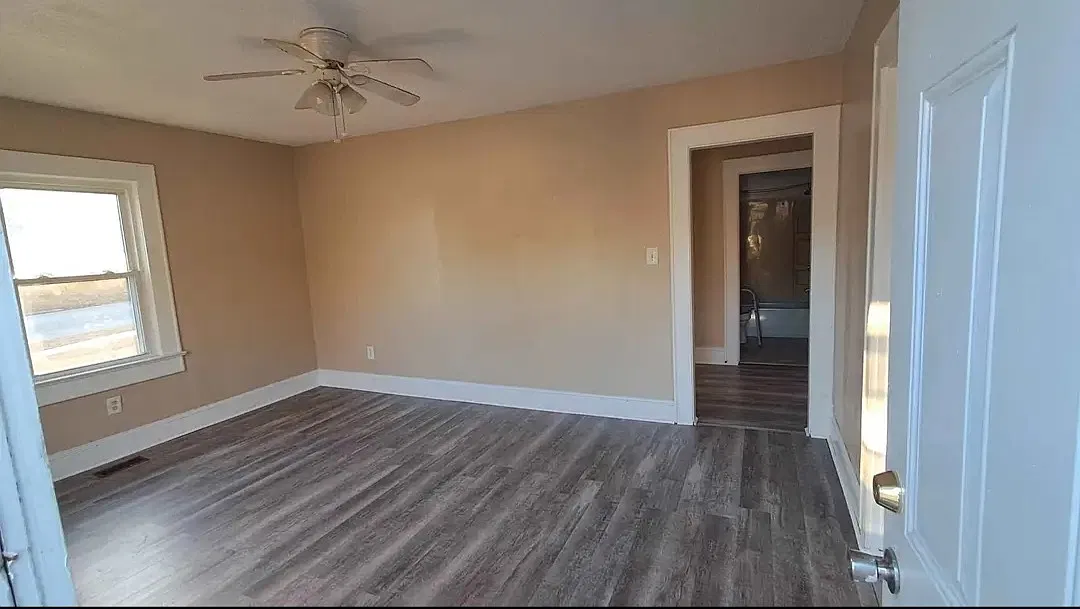 2 bed, 784 sqft, $900 — Photo 2