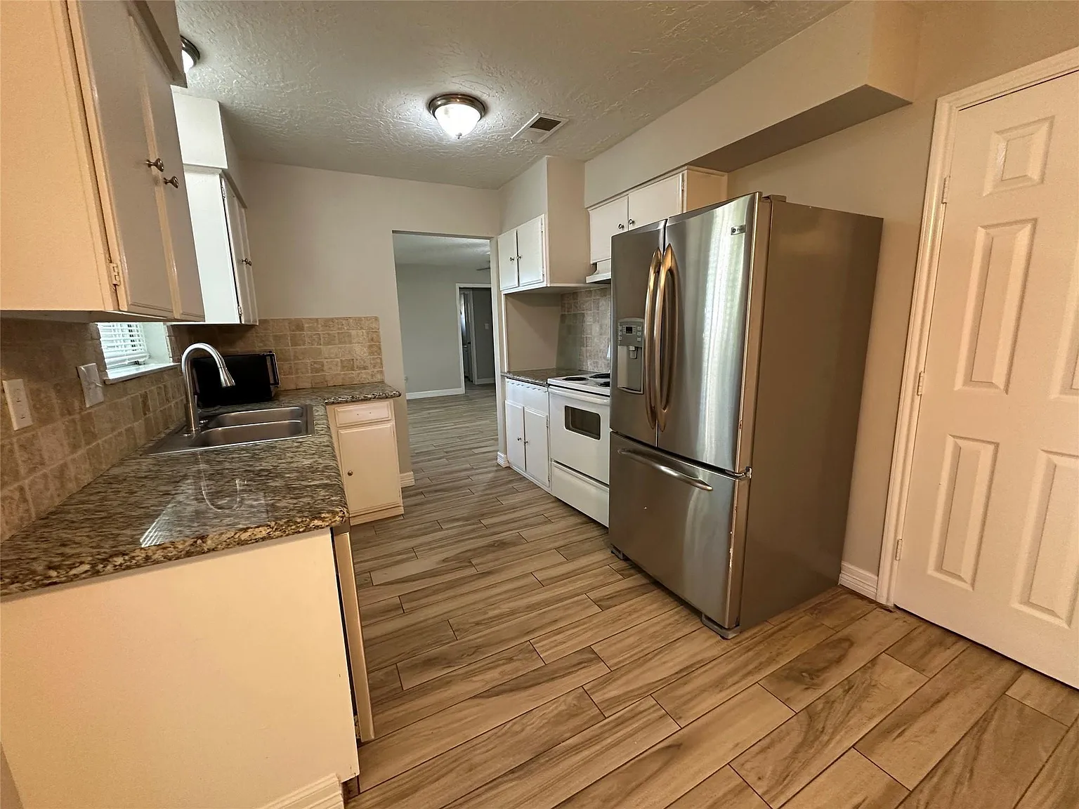 3 bed, 2.0 bath, $2,000 — Photo 4