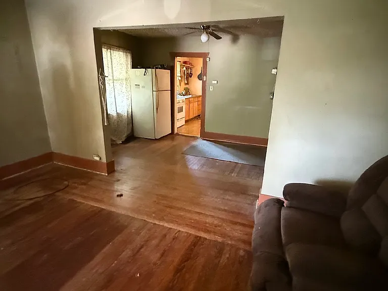 2081 N College St — Photo 3