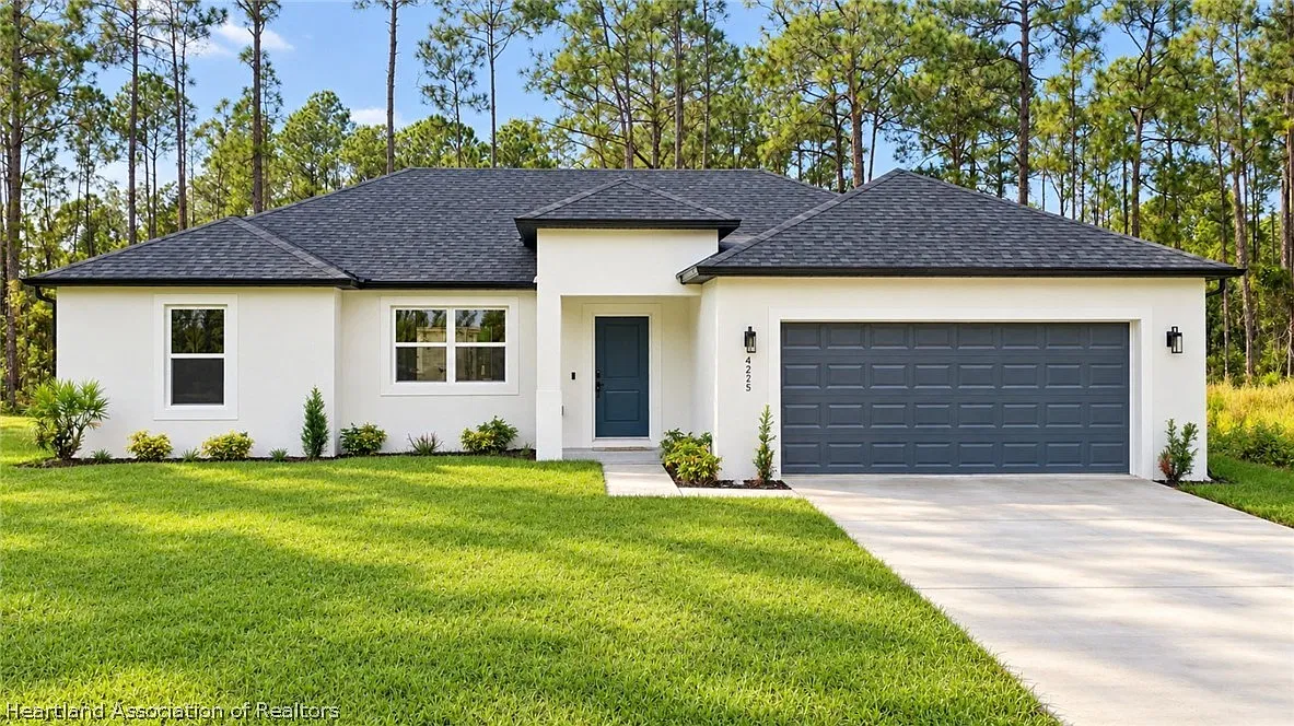 3 bed, 2.0 bath, 1450 sqft, $1,975 — Photo 1