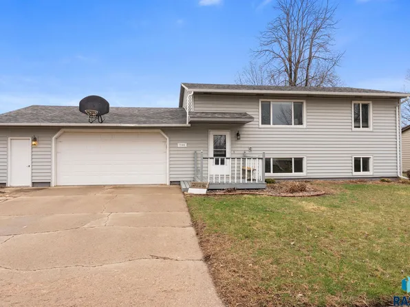 700 S Nicholas Ave, Brandon, SD 57005