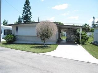 221 Outer Dr E, Venice, FL 34285