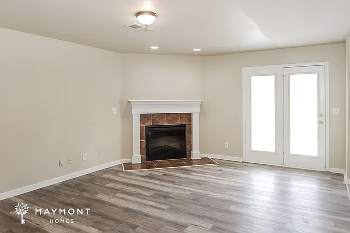 3 bed, 2.5 bath, 2360 sqft, $1,645 — Photo 4