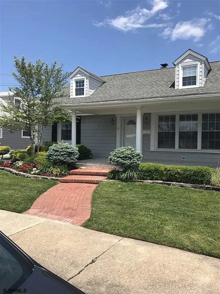 4 bed, 3.0 bath, $2,500 — Photo 1