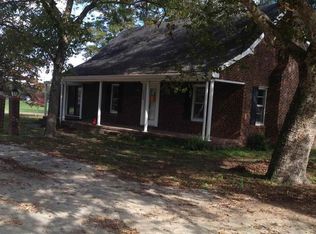 1717 Barefoot Rd, Newton Grove, NC 28366