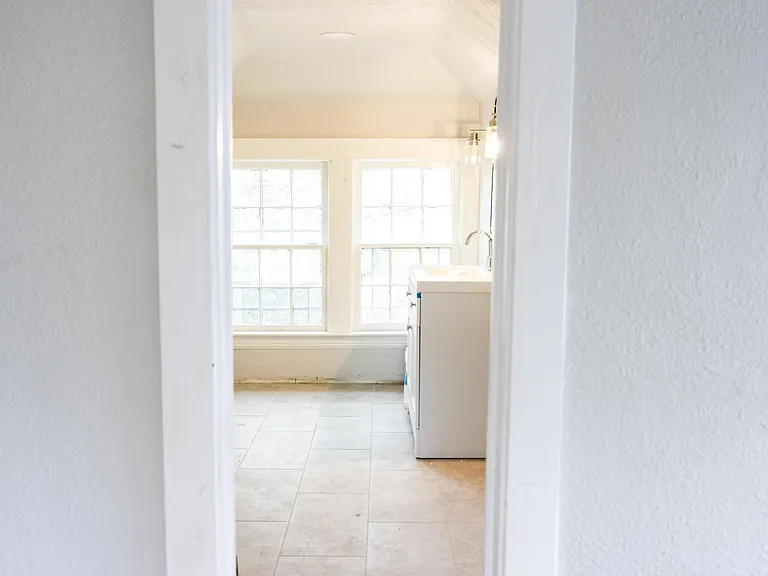 2295 Grandview Ave — Photo 18