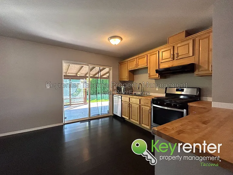221 Sunset Dr — Photo 4
