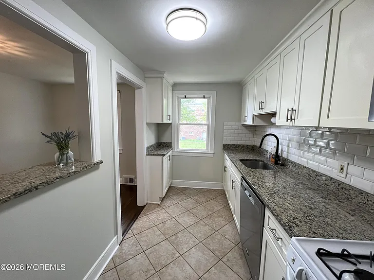 317-325 Bath Ave #15 — Photo 8