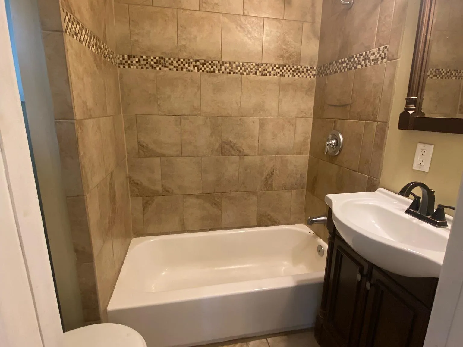 5015 Forest Ave — Photo 4