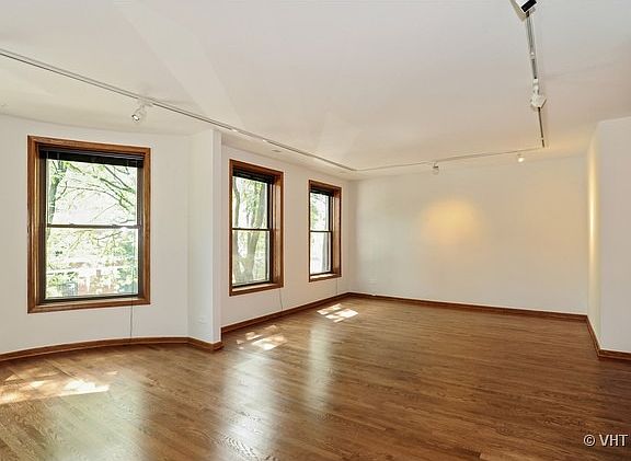 3rd image of 3844 N Sheffield Ave #204