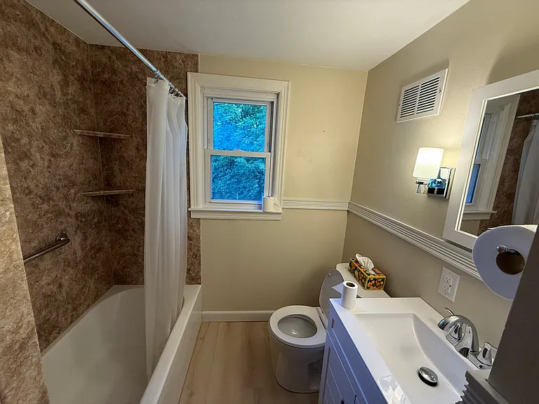 222 Lillian Ave — Photo 8