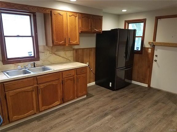 2nd image of 1158 Cannon St