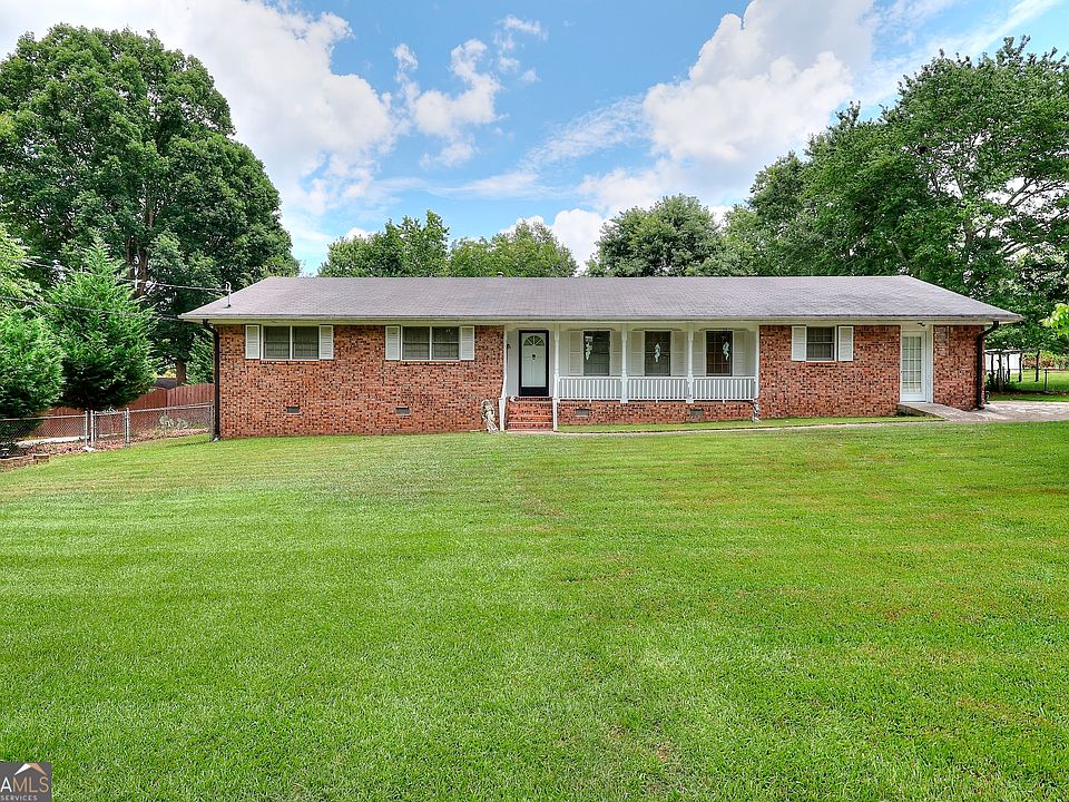 1st image of 2221 Pinehurst Rd