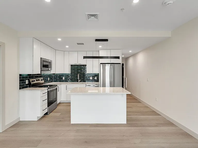 Bank Street Apartments at Burlington Square — Photo 16