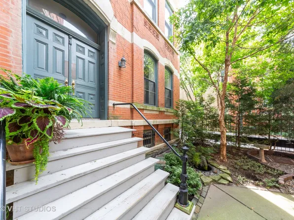 1945 W Evergreen Ave, Chicago, IL 60622