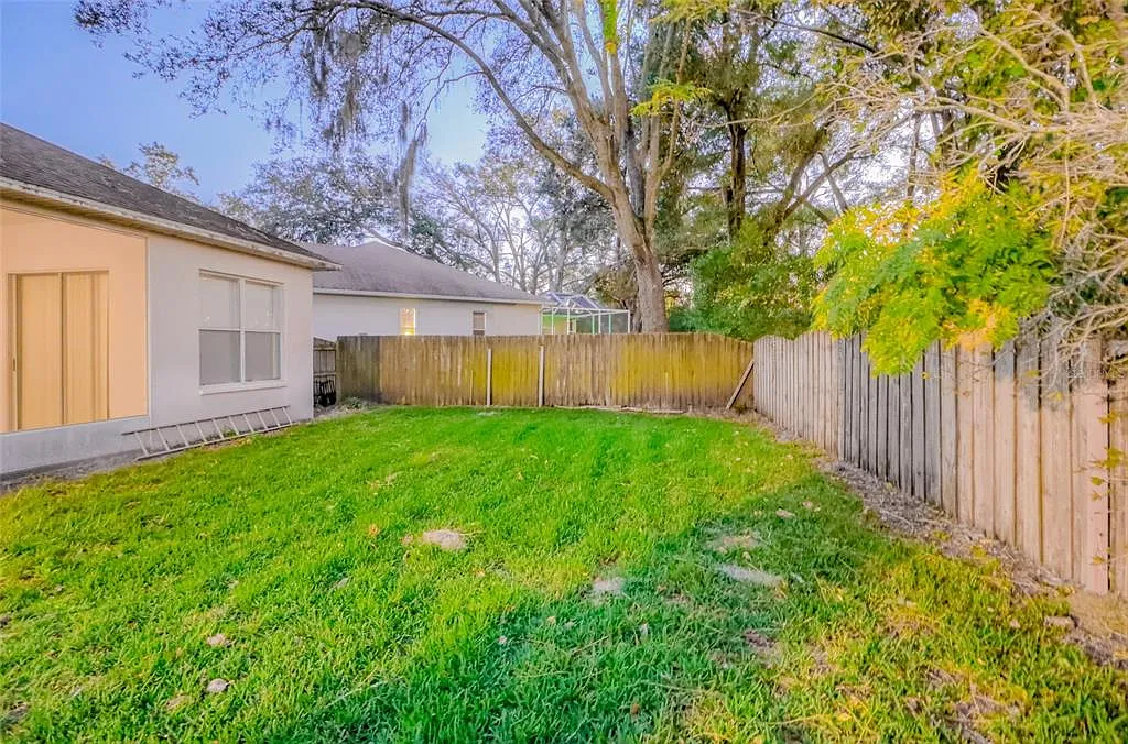 3 bed, 2.0 bath, 1896 sqft, $2,495 — Photo 3