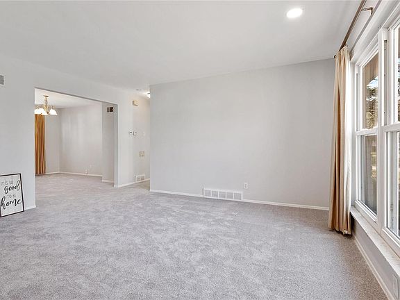 5th image of 880 Flora Ln