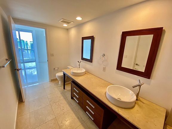 3rd image of 495 Brickell Ave APT 1811