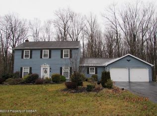 28 Woodmere Dr, Drums, PA 18222
