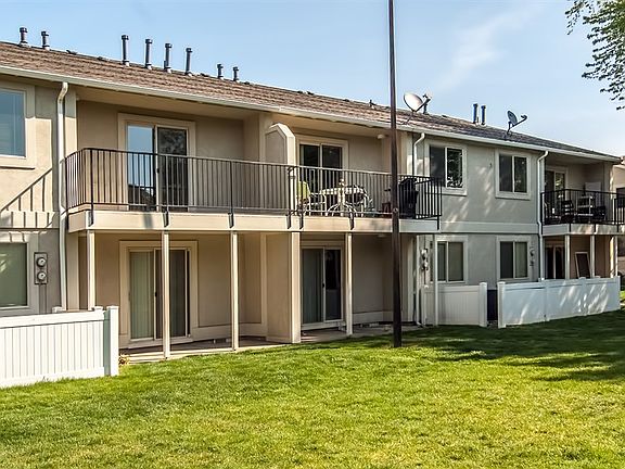 2nd image of 1918 J St APT 202