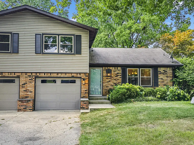 7046 Janean Dr #7048 — Photo 1