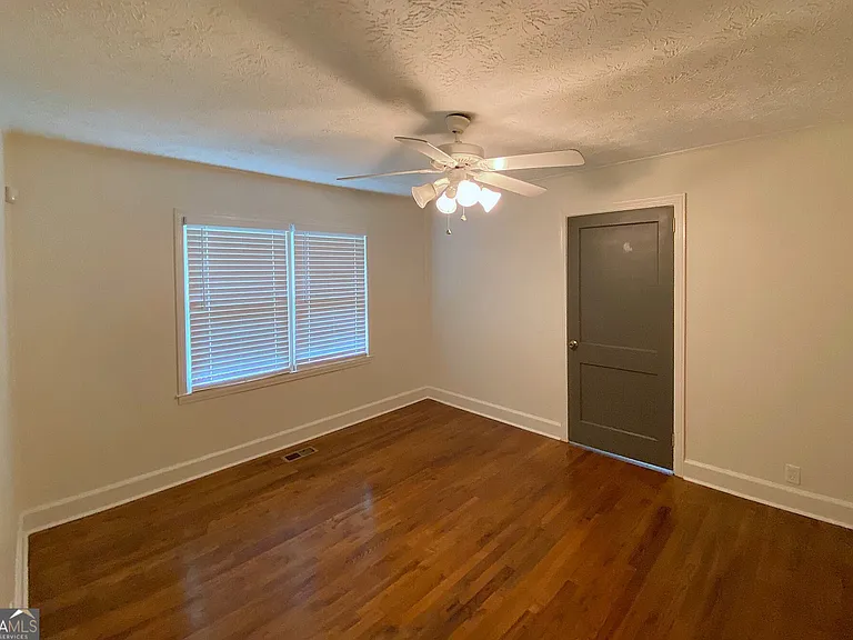 215 Pennsylvania Ave — Photo 12