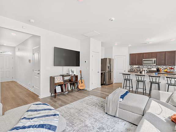 4th image of 7227 Carrie Ct