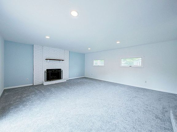 3rd image of 2950 Marshall St