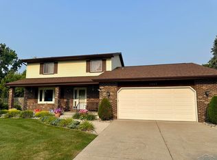 1047 N Frost Dr, Saginaw, MI