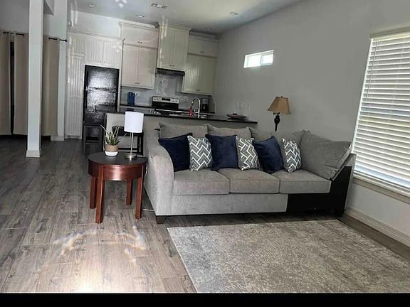 3rd image of 21445 Dunn St