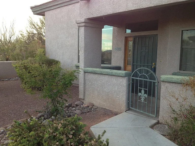 5695 W Treasure Cove Loop — Photo 1