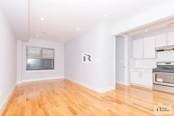 1st image of 586 Bainbridge St #3