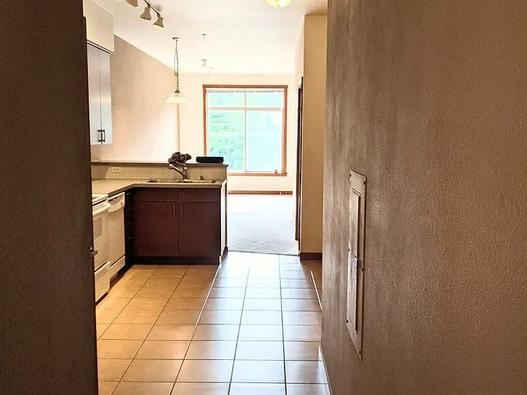 910 Gladstone St #306 — Photo 3